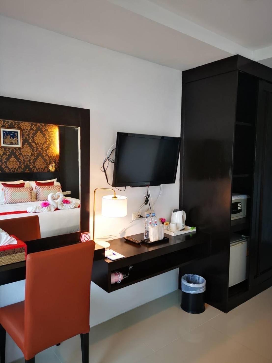 Elephant Room Patong Экстерьер фото